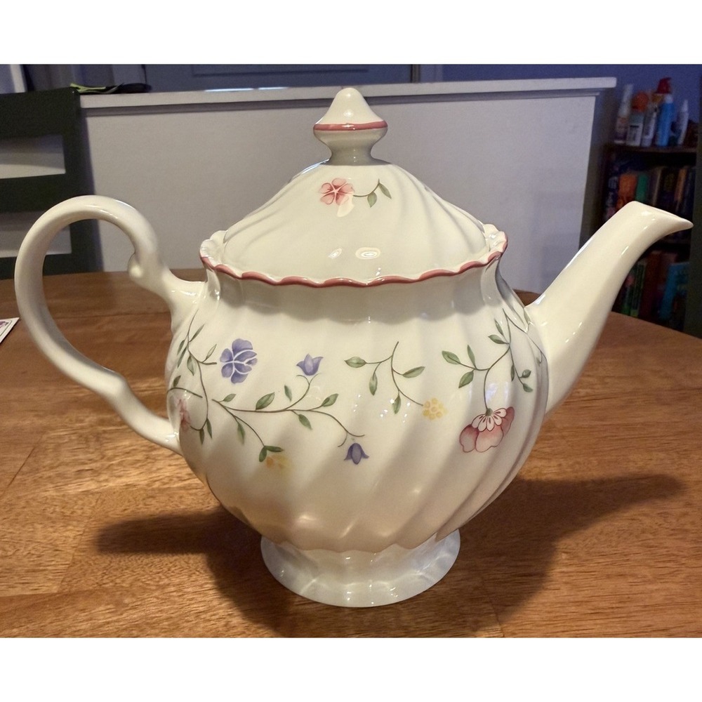 Johnson Brothers Summer Chintz Teapot with Lid